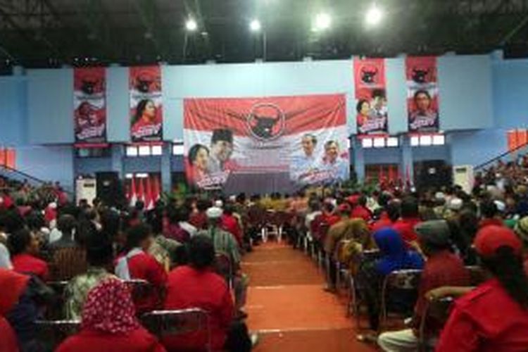 Suasana halal bihalal Dewan Pimpinan Cabang (DPC) PDI Perjuangan Jakarta Utara yang dihadiri Jokowi, di Gedung Gelanggang Remaja, Jakarta Utara, Minggu (31/8/2014) 