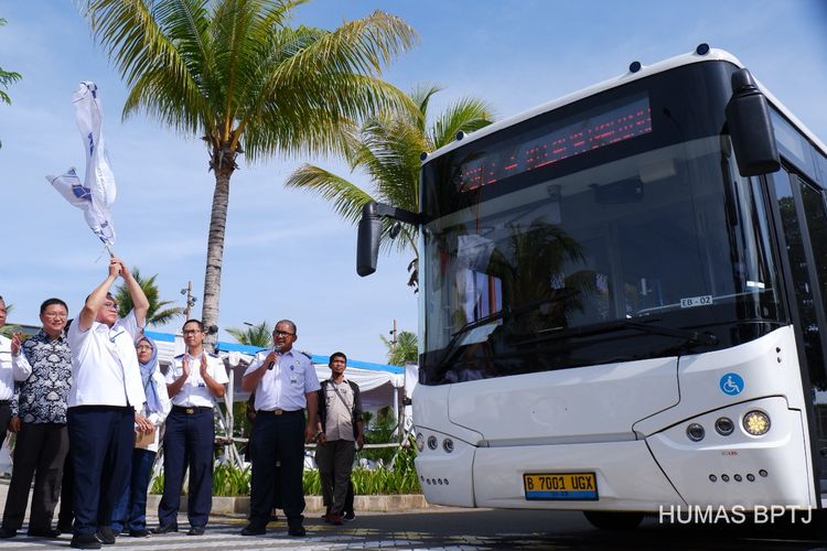 Jabodetabek Residence (JR) Connexion dengan menggunakan bus listrik