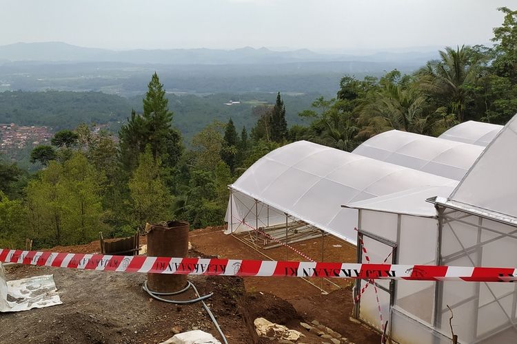 Green house melon yang belum selesai dibangun di Desa Sokawera, Kecamatan Cilongok, Kabupaten Banyumas, Jawa Tengah, Rabu (17/3/2021).