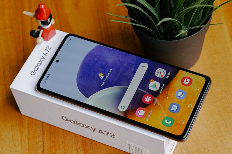 Layar Galaxy A72 yang menggunakan panel Super AMOLED 6,7 inci kini mendukung refresh rate 90 Hz