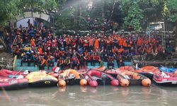 Hari Kemanusiaan Dunia 2022, Dompet Dhuafa Ramaikan Aksi Susur Sungai Ciliwung