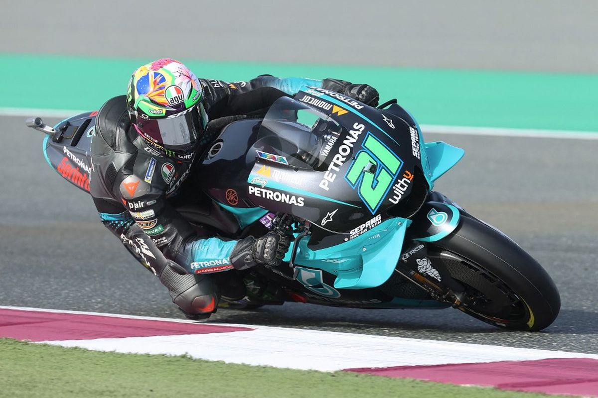 Franco Morbidelli saat sesi latihan bebas FP1 pada MotoGP Doha 2021. (Photo by KARIM JAAFAR / AFP)