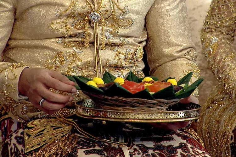 Nasi kuning pada proses dahar klimah pernikahan Kaesang dan Erina.