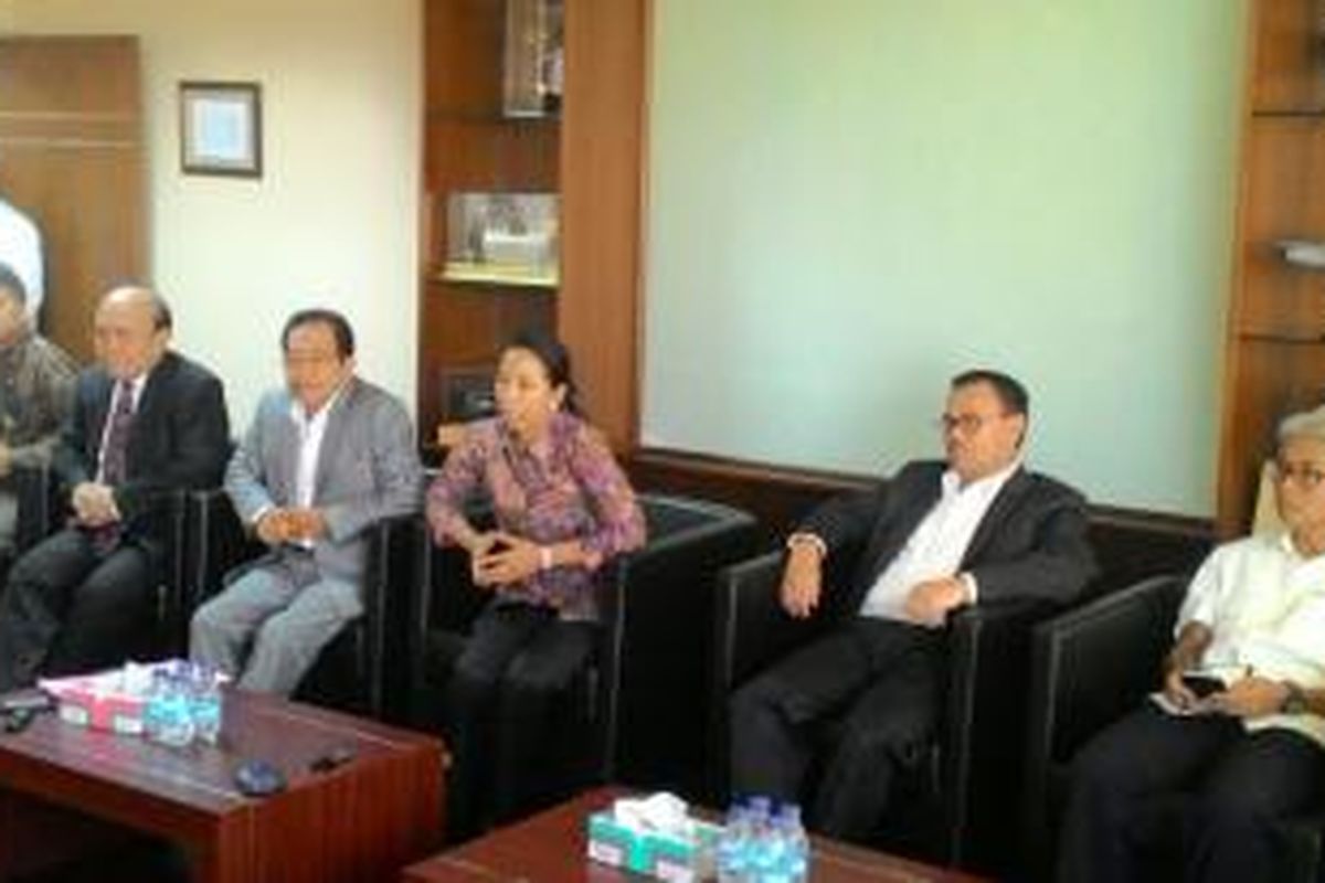 Dewan Komisaris Pertamina bersama Menteri BUMN Rini Soemarno dan Menteri ESDM Sudirman Said