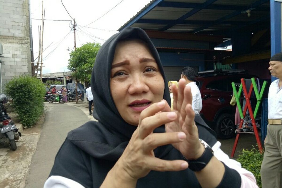 Anggota DPRD Kota Fraksi Golkar Tangerang Selatan,  Eva Puspita menyoroti kinerja Badan Penanggulangan Bencana Daerah (BPBD)  dalam mengatasi banjir. Hal ini dikatakan saat mendatangi rumah Nazar (13) salah satu korban yang terseret arus di Gang Lurah, Pondok Aren, Tangsel, Rabu (26/2/2020).