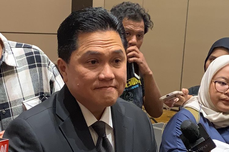 Ketua Umum PSSI, Erick Thohir, saat berbicara mengenai Persija dan Borneo FC yang tak mau melepas pemain ke timnas U23 Indonesia untuk mentas di Piala Asia U23 2024 di kawasan Jakarta, Selasa (20/2/2024).