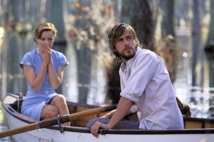 Ryan Gosling dan Rachel McAdams dalam film The Notebook (2004)