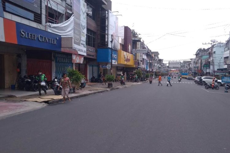 Foto: Suasana pusat Kota Pematangsiantar di Jalan Sutomo Kota Pematangsiantar pasca PPKM Level 4 di Kota Pematangsiantar.