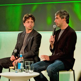 Pendiri Google Sergey Brin (kiri) dan Larry Page (kanan).