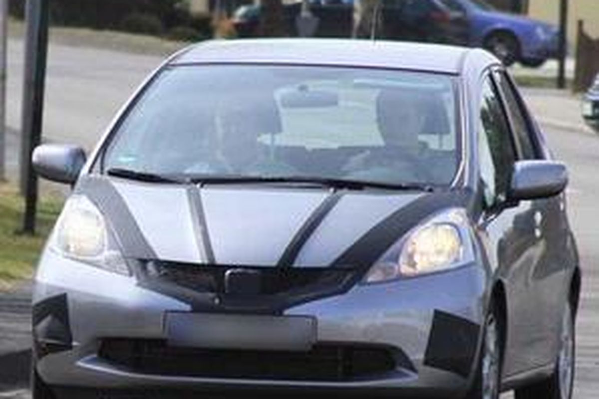 Ciri khas Fit (Jazz) ditutup pakai plester