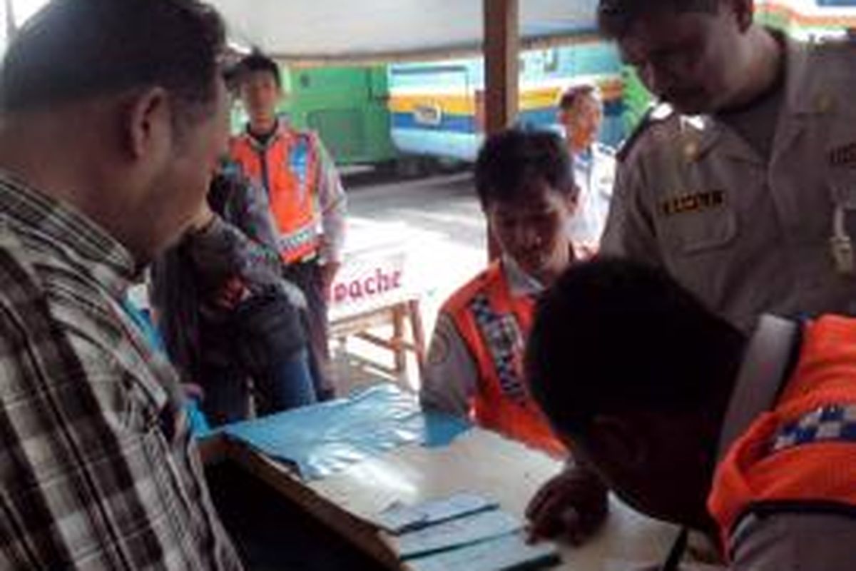 Sidak PO angkutan lebaran oleh staff UPTD Terminal Bekasi.