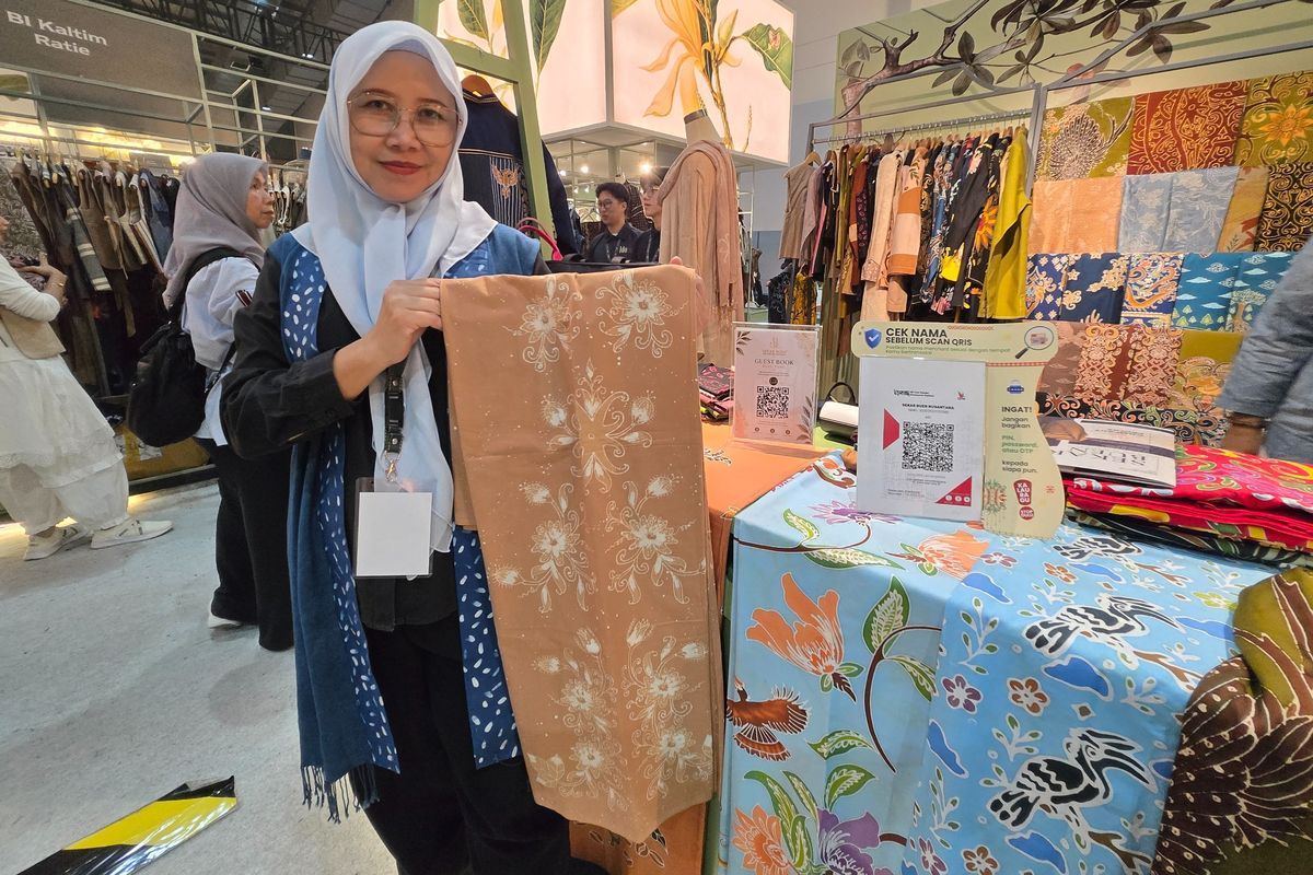 Founder dan Creative Director Batik Zahro, Ini Endah Prianti