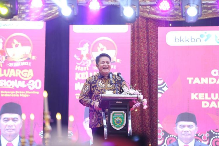 Gubernur Sumatera Selatan (Sumsel) dalam  acara Gala Dinner dan Penganugerahan Tanda Penghargaan Bidang Bangga Kencana dan Percepatan Penurunan Stunting Tahun 2023 di Griya Agung Palembang, Selasa (4/72023).