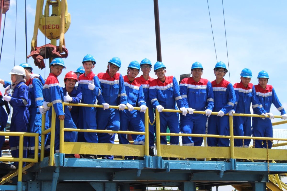 Dandi Alvayed (kiri) Saat Melakukan Kegiatan Kunjungan Lapangan (Field Trip) ke Drilling Training Center PT Pertamina (Persero), 2019.