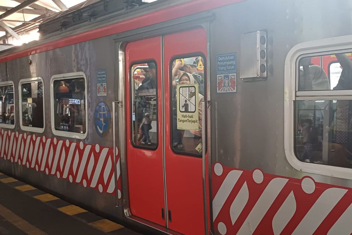 Gerbong KRL Jogja-Solo. Cek jadwal keberangkatan KRL Solo-Jogja hari ini selama bulan Desember 2024.
