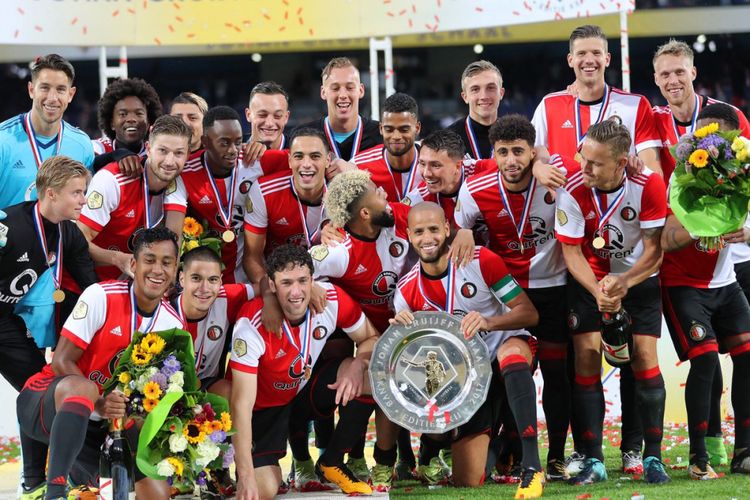 Feyenoord meraih gelar Piala Super Belanda setelah menang adu penalti atas Vitesse di De Kuip, Sabtu (5/8/2017).