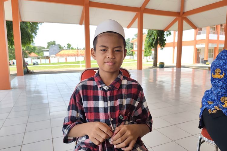Muhammad Zainullah (10) adik dari Fitri Urbasari 