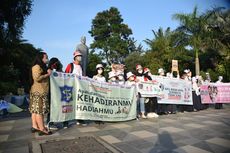 Siswa SD-SMP di Surabaya Turun ke Jalan Kampanyekan Stop Kekerasan pada Anak