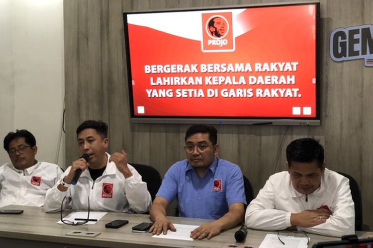 Konferensi pers relawan Pro Jokowi (Projo) di kantor DPP Projo, Pancoran, Jakarta Selatan, Jumat (31/5/2024). 