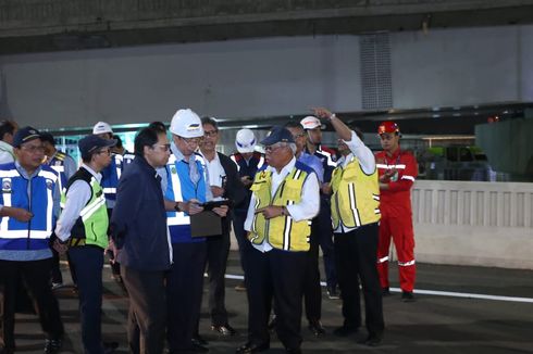 Meninjau Kesiapan Tol Layang Jakarta-Cikampek Jelang Diresmikan Jokowi