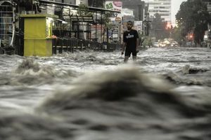35 RT di Jakarta Selatan Terendam Banjir, Tinggi Air Capai 70 Cm