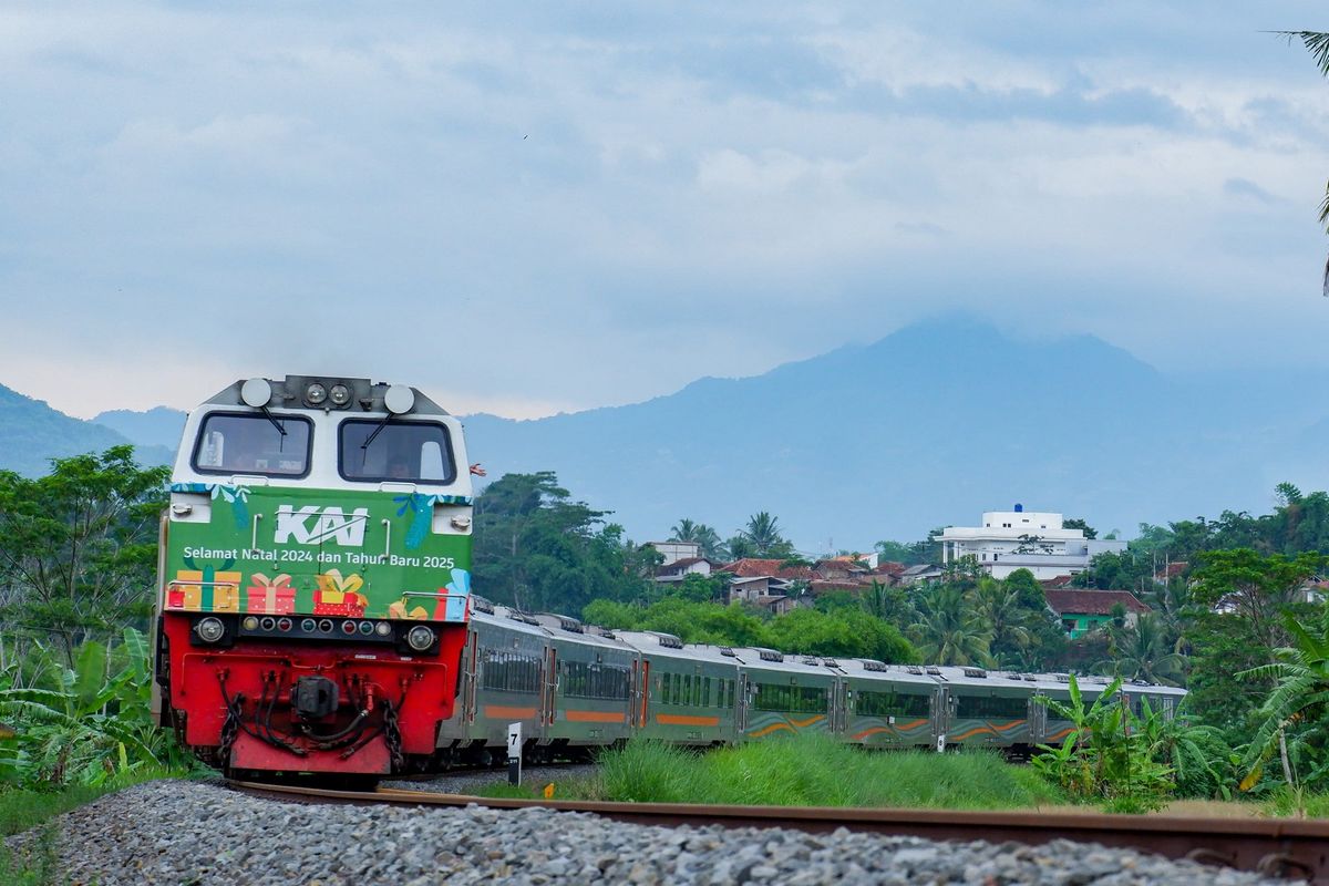 Ilustrasi kereta api dari PT Kereta Api Indonesia (KAI). Direct train Jakarta-Semarang. Direct train Semarang-Jakarta. Harga tiket direct train Jakarta-Semarang (PP). Jadwal direct train Jakarta-Semarang (PP).