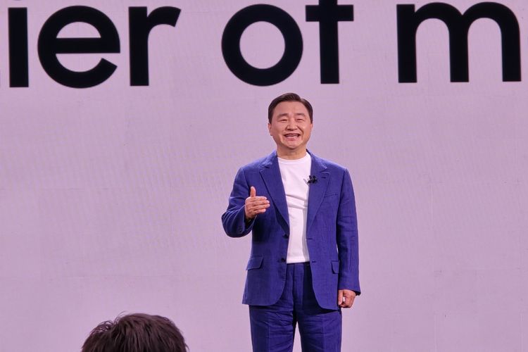 President and Head of MX Business Samsung Electronics, TM Roh, di atas panggung Galaxy Unpacked 2024. Dalam acara yang digelar pada Rabu (10/7/2024) di Paris , Perancis ini, Samsung merilis ponsel lipat Galaxy Z Fold 6 dan Z Flip 6