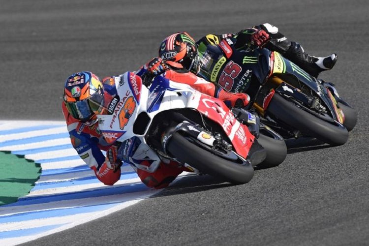 Jack Miller dan Hafizh Syahrin menjalani latihan bebas pada MotoGP Spanyol di Sirkuit Jerez, 4 Mei 2018.