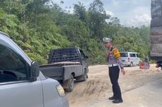 Jalan Lintas Sumatera di Kampar Longsor, Kendaraan Berat Tak Bisa Melintas