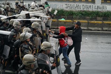 Demo di DPR-RI Berujung Ricuh
