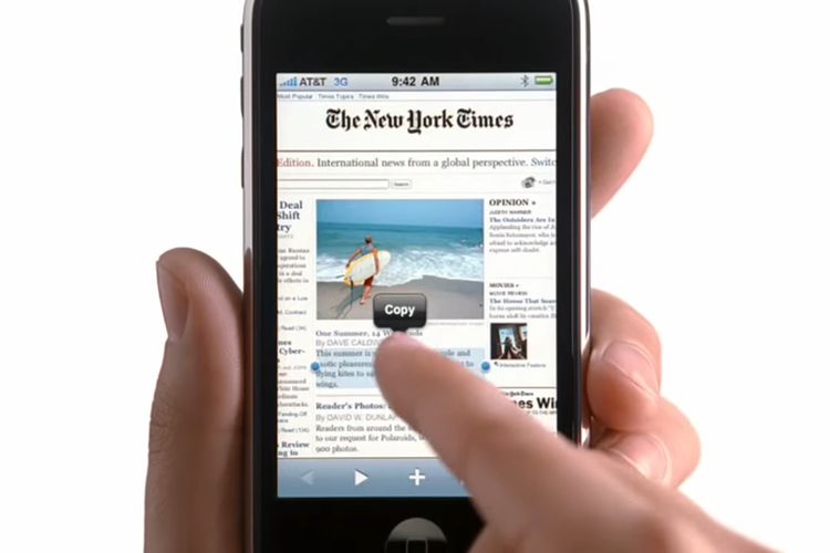 Fitur copy-paste pertama kali hadir di iPhone 3G S keluaran tahun 2009.