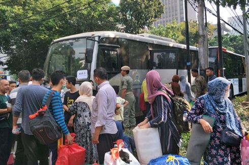 Pemprov DKI Pindahkan Pencari Suaka di Trotoar Kebon Sirih ke Lapangan Eks Kodim Kalideres