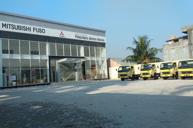 Pembukaan diler baru Mitsubishi Fuso di Kota Pekanbaru