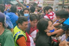 Warga Berdesakan dan Berebut Bantuan Jokowi, Wanita Hamil Terjatuh, Anak-anak Menangis
