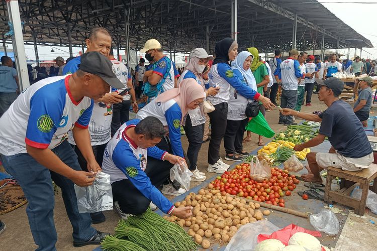 ASN Serbu Pasar Baru Bekasi, Pedagang: Dagangan Cepat Laku, Sebelumnya Turun 50 Persen