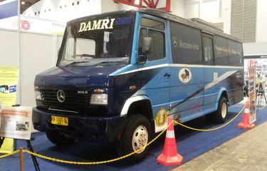 Bus Mercedes Benz Vario yang dimiliki Perum DAMRI.  Bus ini menjadi satu dari beberapa bus lawas yang dipamerkan di acara Indonesia Classic N Unique Bus (Incubus) 2018 di Hall B Jakarta International Expo, Kemayoran, Jakarta Pusat pada 22-24 Maret 2018.