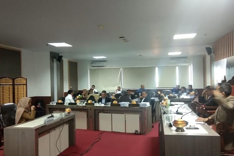 Salah satu saksi yang diperiksa pada Sidang Hak Angket DPRD Sulsel di lantai 8 Gedung DPRD Sulsel, Senin (29/7/2019).