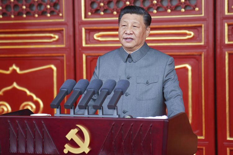 Presiden China Xi Jinping berpidato dalam upacara peringatan 100 tahun Partai Komunis China di Beijing, China, Kamis (1/7/2021). Partai Komunis China merayakan ulang tahun ke-100 dengan beragam acara.