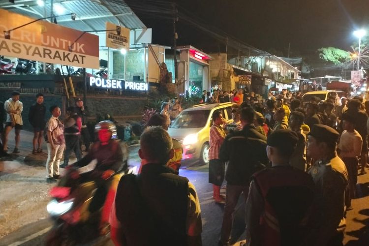 Tuntut Penanganan Serius soal Hilangnya Pelajar, Ratusan Warga Prigen Pasuruan Geruduk Kantor Polsek