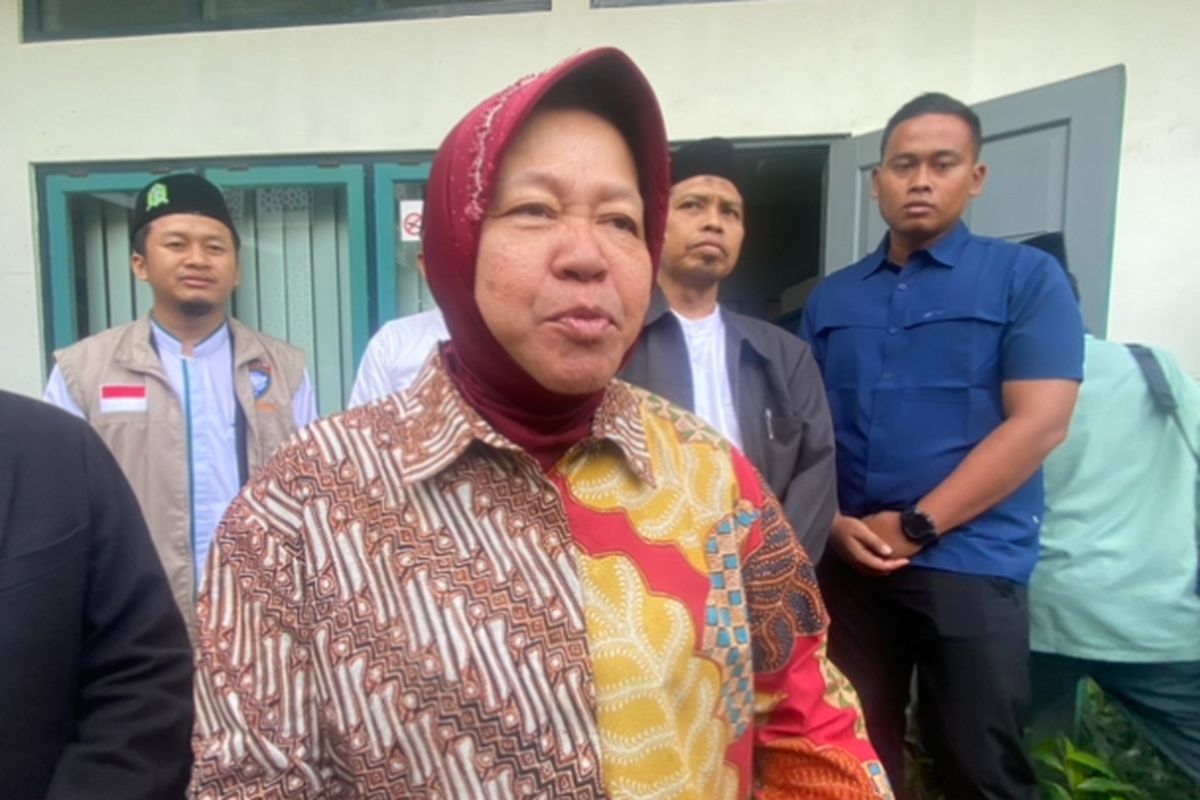 Cagub Jatim nomor urut 3, Tri Rismaharini, di Ponpes Hidayatullah, Surabaya, Selasa (1/10/2024).