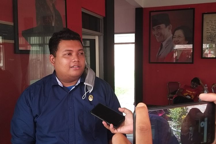 BERIKAN KETERANGAN— Anggota DPRD Kota Madiun, Ikhsan Abdurrahman Siddiq (24) membantah bila dirinya terlibat dalam balap motor liar hingga dugaan perjudiannya saat terciduk operasi gabungan yang digelar Polres Madiun Kota pekan lalu.