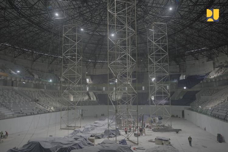 Progres fisik pembangunan Indoor Multifunction Stadium (IMS) di Kawasan Gelora Bung Karno (GBK), Jakarta, mencapai 74 persen.