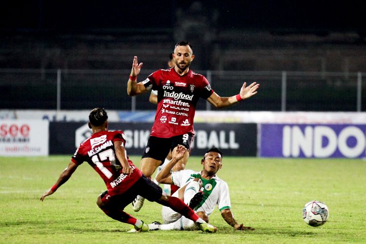 Pencetak gol Bali United Ilija Spasojevic saat pertandingan pekan 25 Liga 1 2021-2022 melawan PSS Sleman yang berakhir dengan skor 1-0 di Stadion I Gusti Ngurah Rai Denpasar, Rabu (16/2/2022) malam.