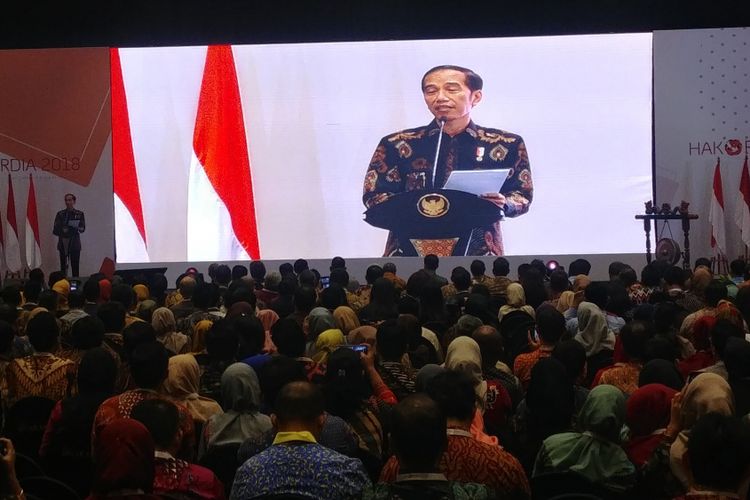  Presiden Jokowi dalam peringatan hari antikorupsi sedunia yang digelar Komisi Pemberantasan Korupsi, di Jakarta, Selasa (4/11/2018). 