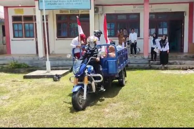 Kisah Kepala SLB Negeri Tual Antar Jemput 32 Siswa Berkebutuhan Khusus dengan Tosa