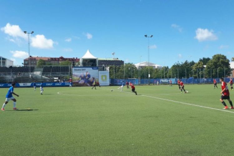 Tim LKG-SKF Indonesia melawan Floro SK dari Norwegia pada partai Gothia Cup 2017 di SKF Arena, Gothenburg, Senin (17/7/2017).