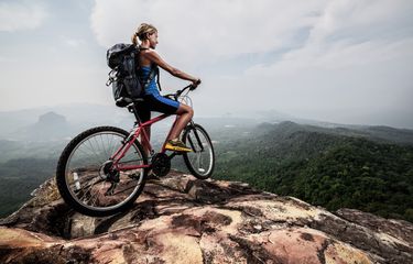 Sepeda hard tail umumnya lebih ringan sehingga cocok untuk tanjakan