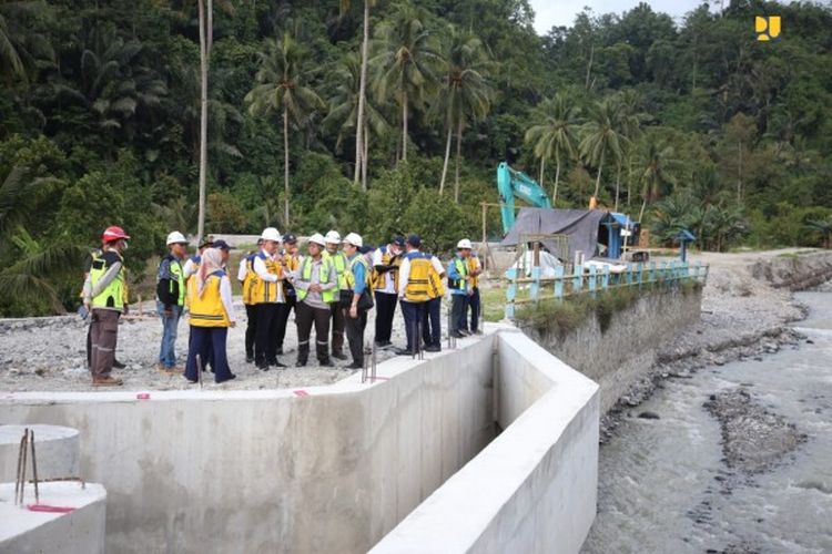 Kementerian PUPR melalui Balai Wilayah Sungai (BWS) Sulawesi III Palu sedang melakukan penanganan terhadap tiga sungai untuk mengantisipasi banjir di Kota Palu, Provinsi Sulawesi Tengah (Sulteng).