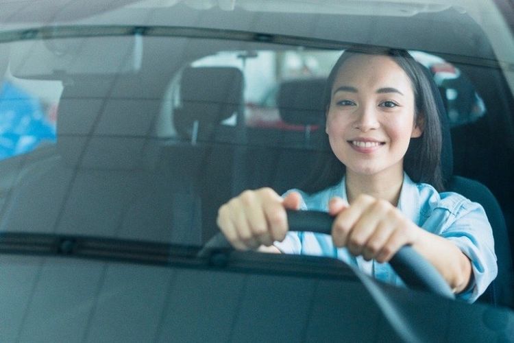 Berkendara dengan posisi yang ergonomis dapat membantu mengurangi risiko keluhan fisik, seperti pegal, otot kaku, hingga nyeri pada sendi dan tulang belakang. 