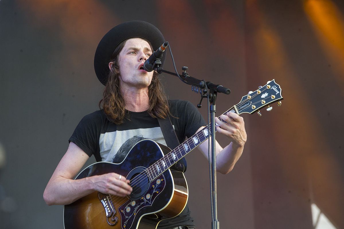 Penyanya solo asal Inggris, James Bay.